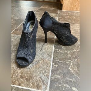 Cause and Effect size 8 Lace Heels